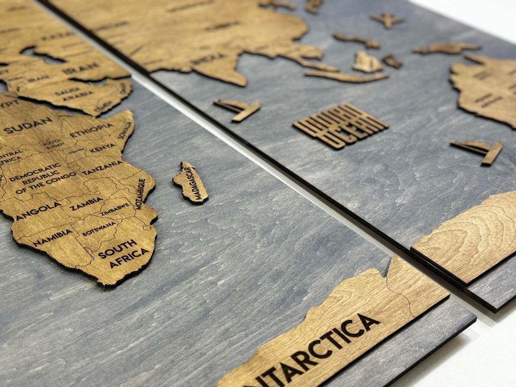 Panel 2 — Drewniana mapa świata na ścianę z oświetleniem LED