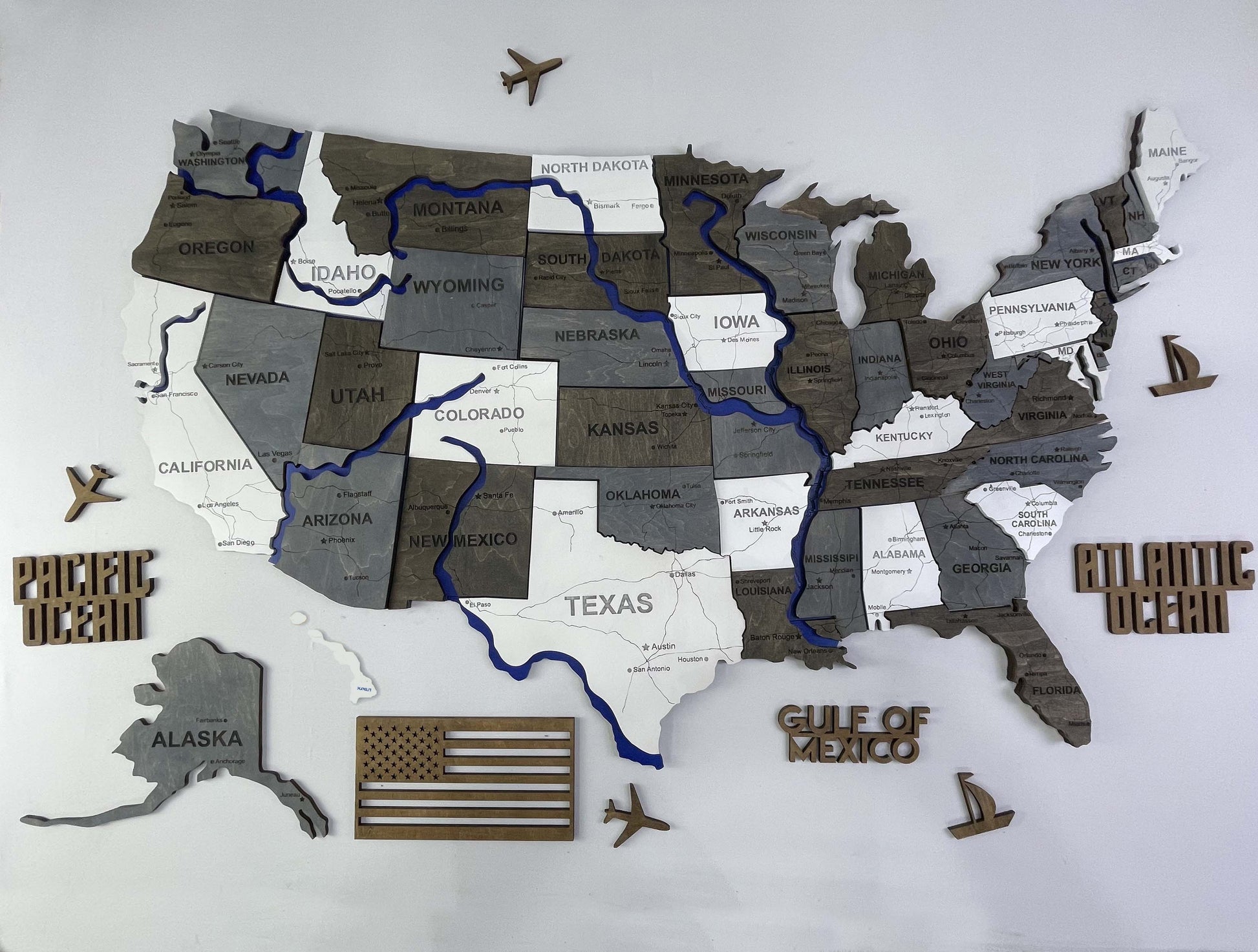 Drewniana mapa USA z rzekami, kolor Loft