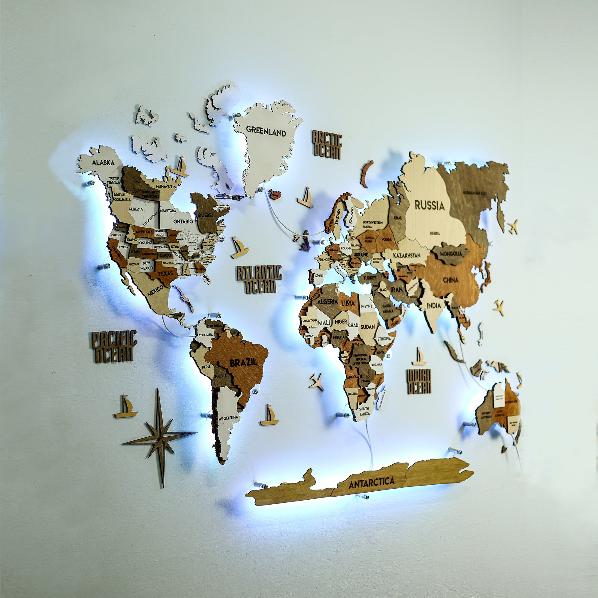 Drewniana wielowarstwowa mapa swiata 3D LED kolor Dublin