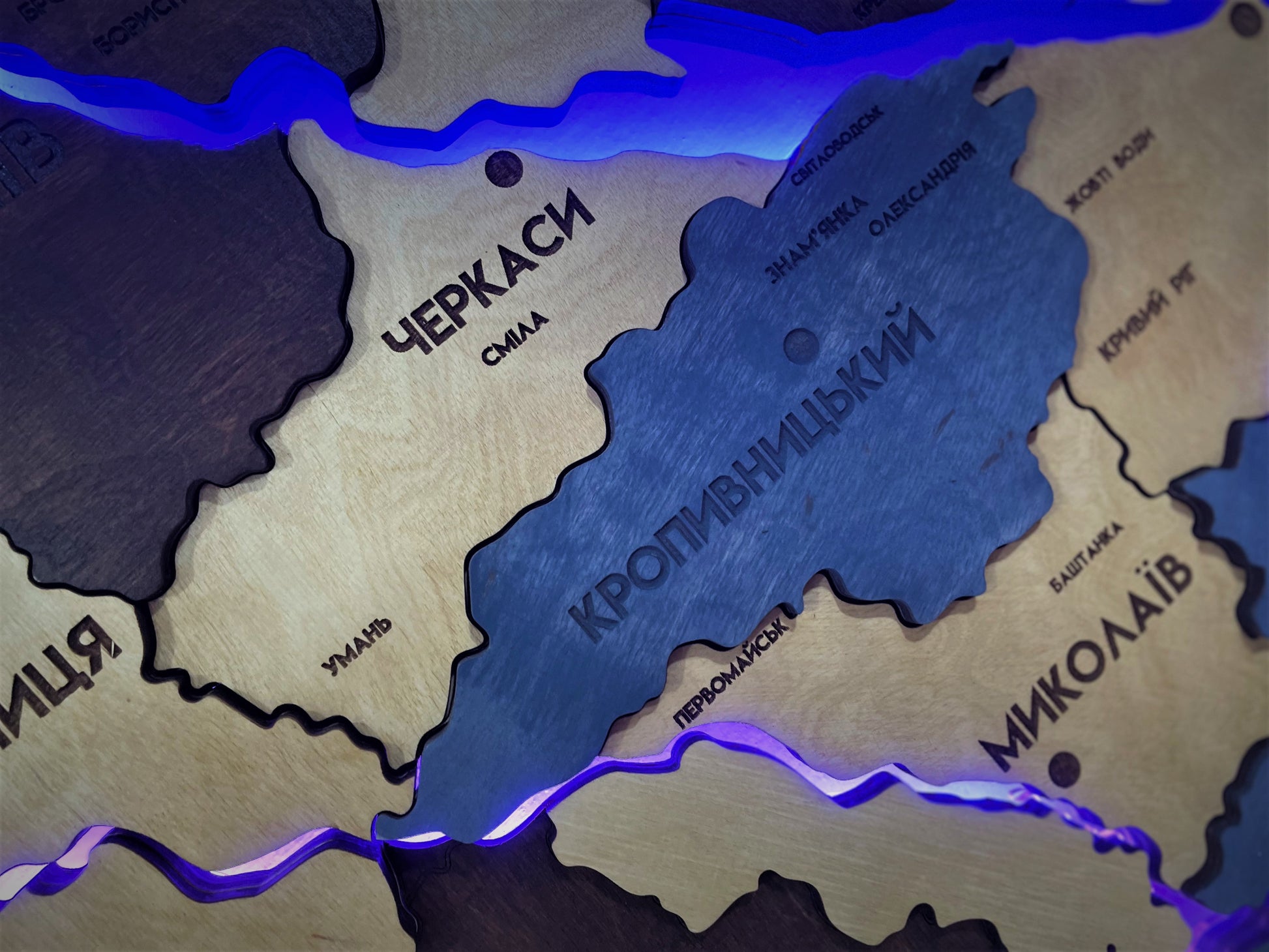 Wielowarstwowa mapa Ukrainy LED z podświetleniem rzek kolor Prime