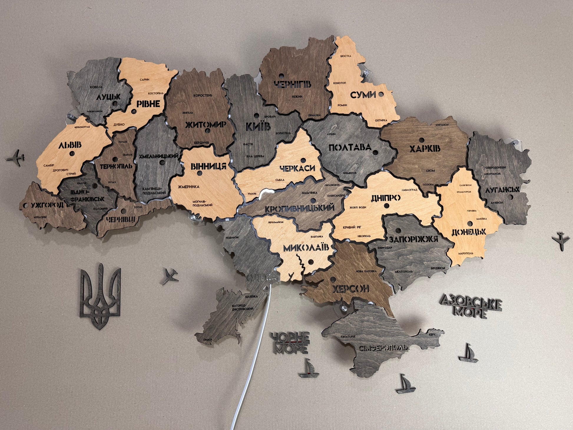 Mapa Ukrainy LED na szkle akrylowym z podświetleniem między regionami kolor Brut