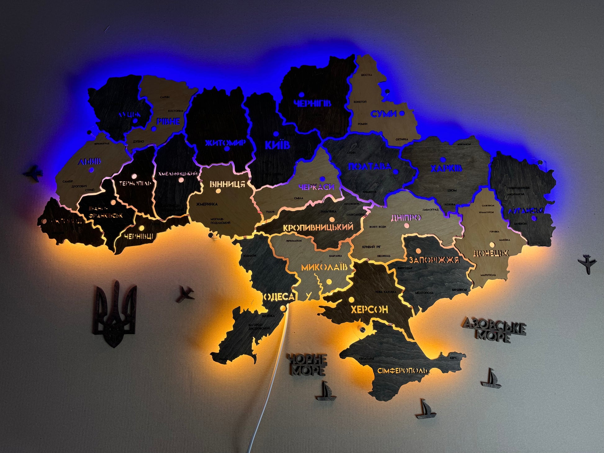 Mapa Ukrainy LED na szkle akrylowym z podświetleniem między regionami kolor Brut