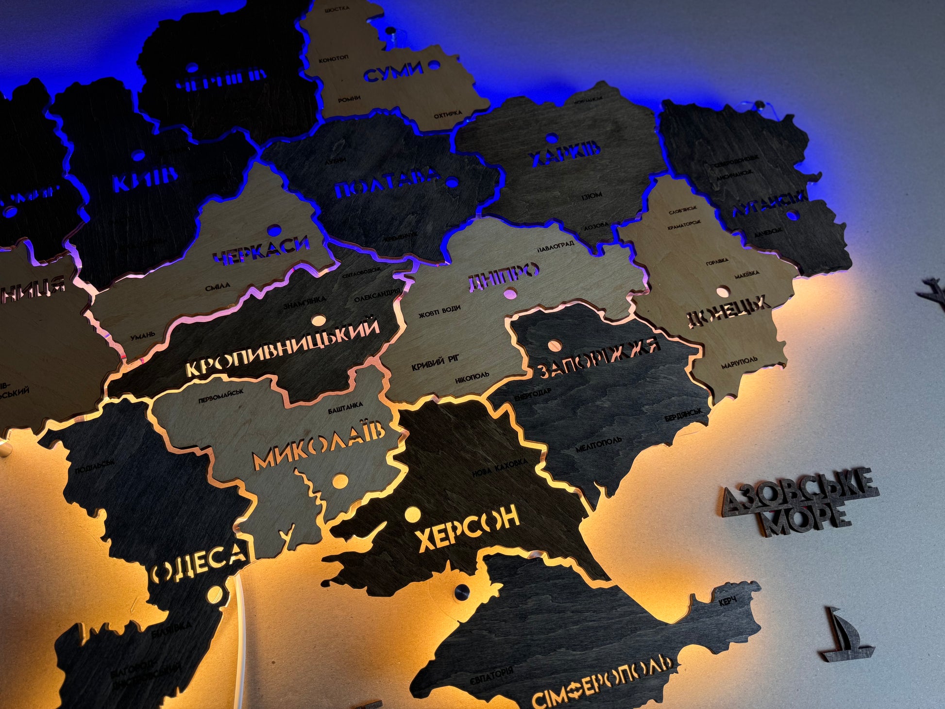 Mapa Ukrainy LED na szkle akrylowym z podświetleniem między regionami kolor Brut