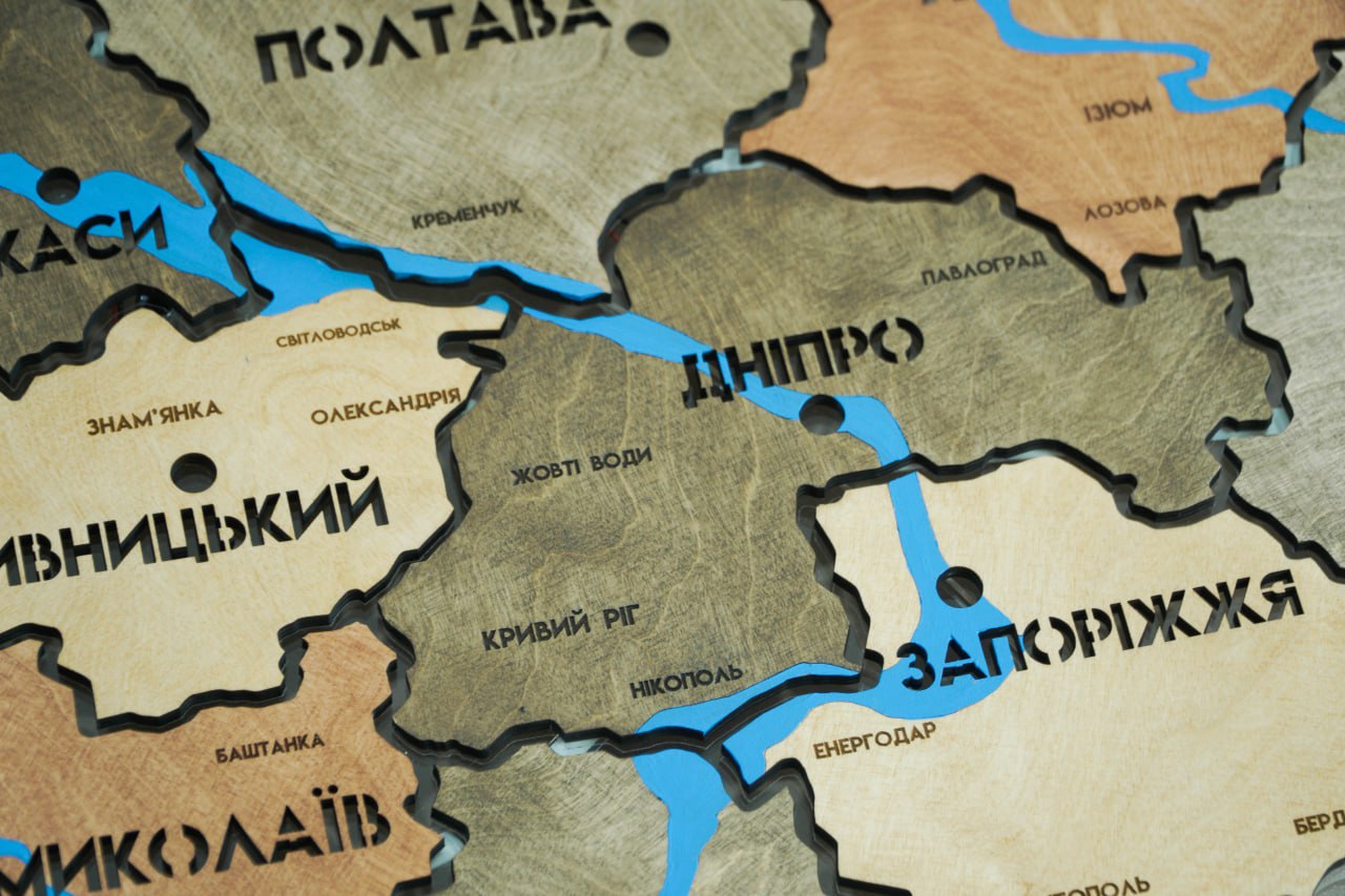 Mapa Ukrainy LED na szkle akrylowym z rzekami i podświetleniem między regionami kolor Warm