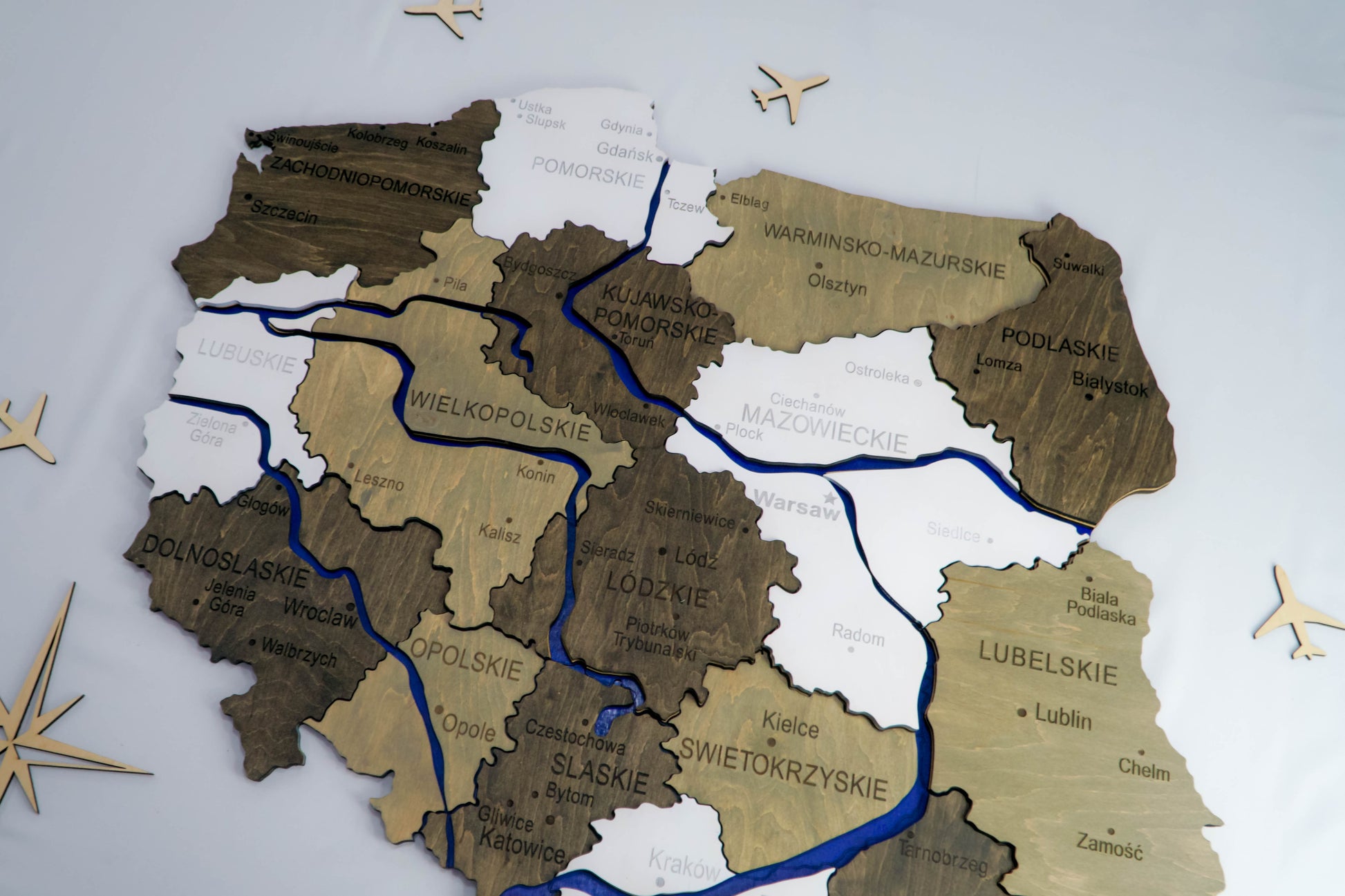 Drewniana wielowarstwowa mapa Polski z malowanymi rzekami, kolor Czarno-bialy