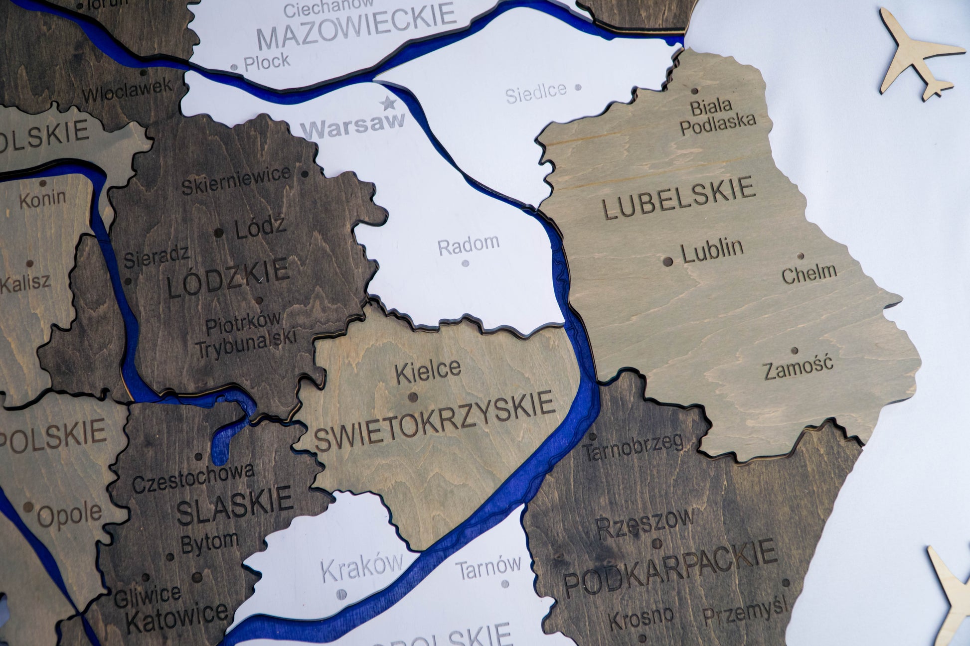 Drewniana wielowarstwowa mapa Polski z malowanymi rzekami, kolor Czarno-bialy