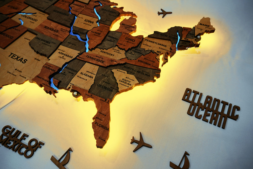 Drewniana mapa USA z LED i rzekami, kolor Warm