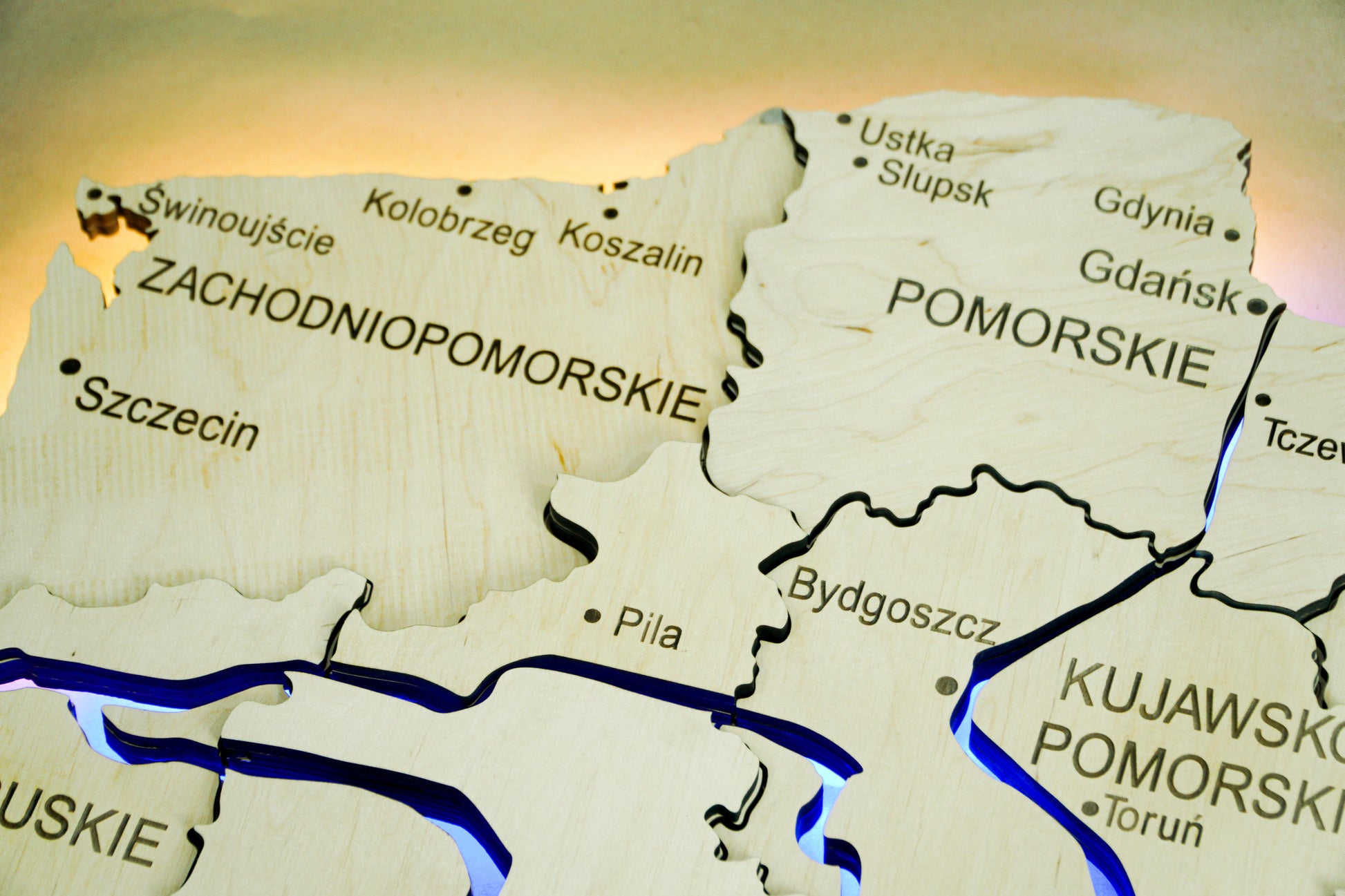Drewniana wielowarstwowa mapa Polski z podświetlonymi rzekami, kolor Natural