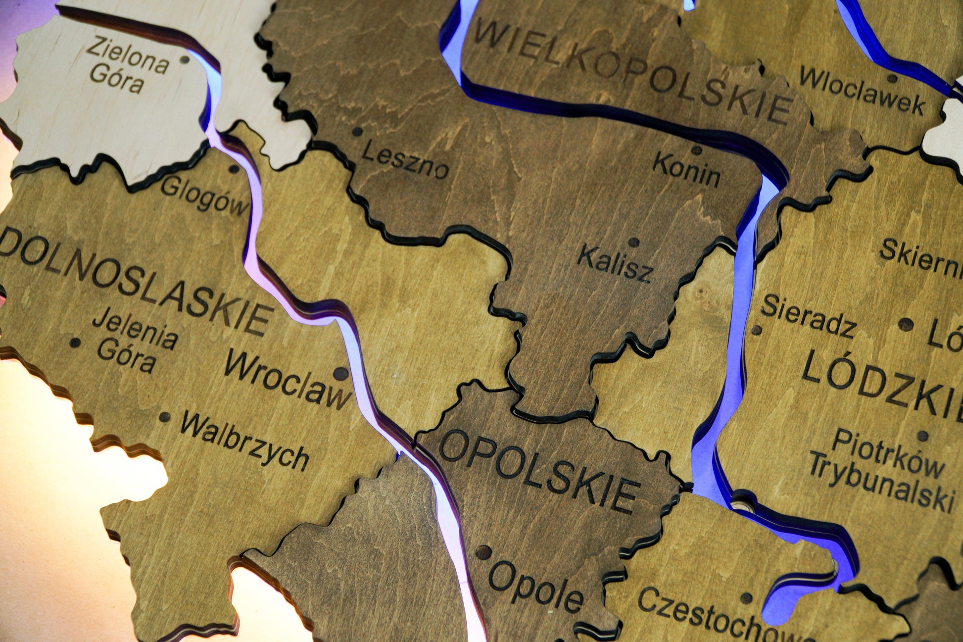 Drewniana wielowarstwowa mapa Polski z podświetlonymi rzekami, kolor Wonder