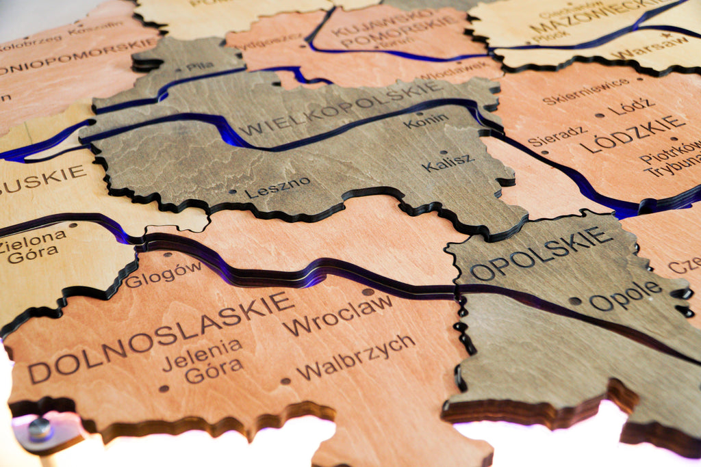 Drewniana wielowarstwowa mapa Polski z podświetlonymi rzekami, kolor Warm