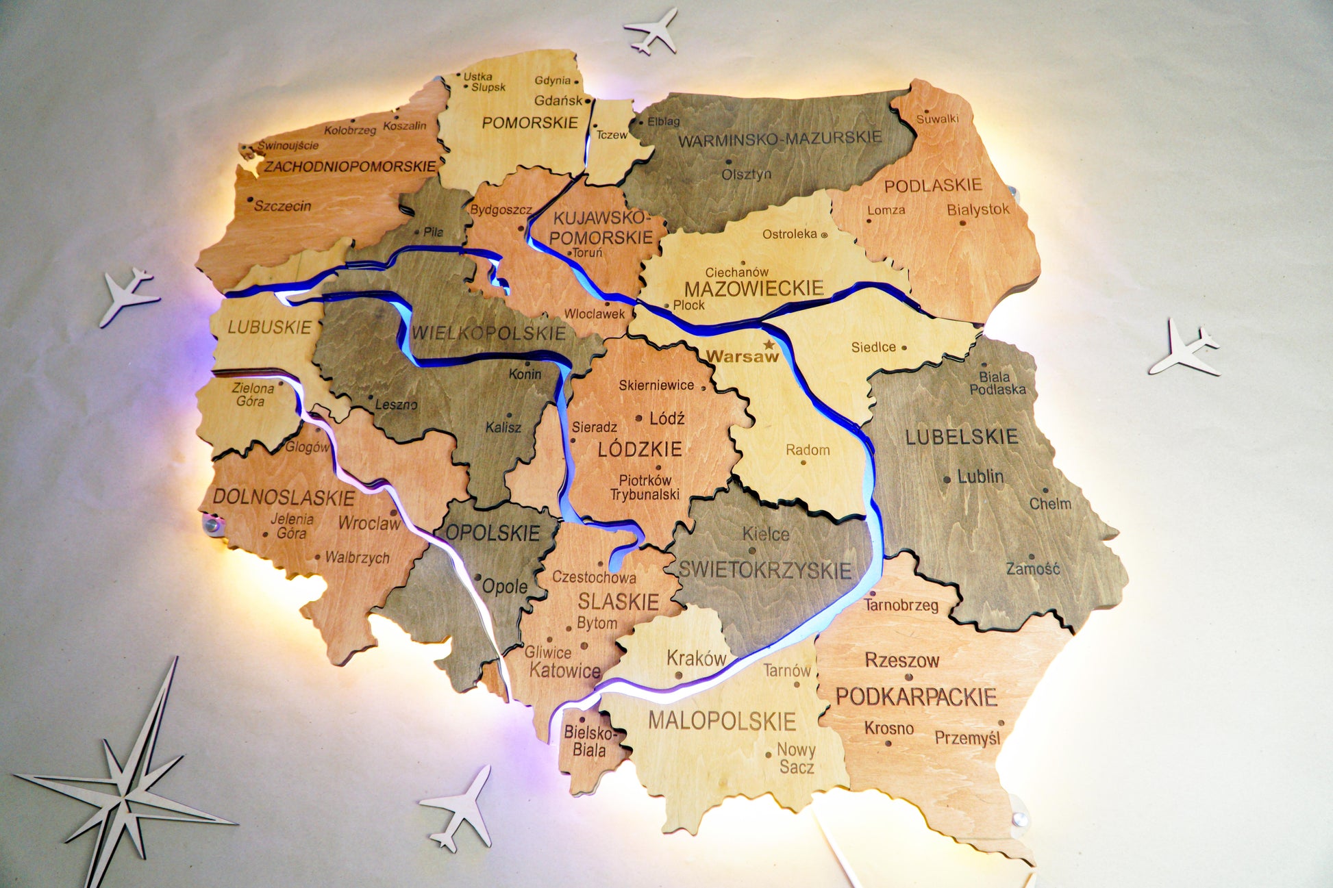 Drewniana wielowarstwowa mapa Polski z podświetlonymi rzekami, kolor Warm