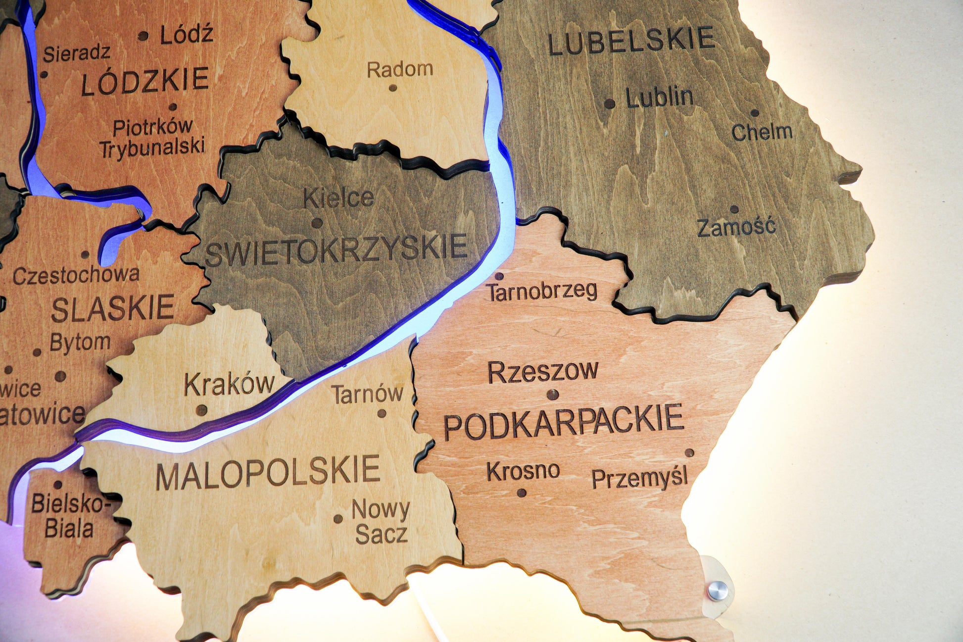 Drewniana wielowarstwowa mapa Polski z podświetlonymi rzekami, kolor Warm