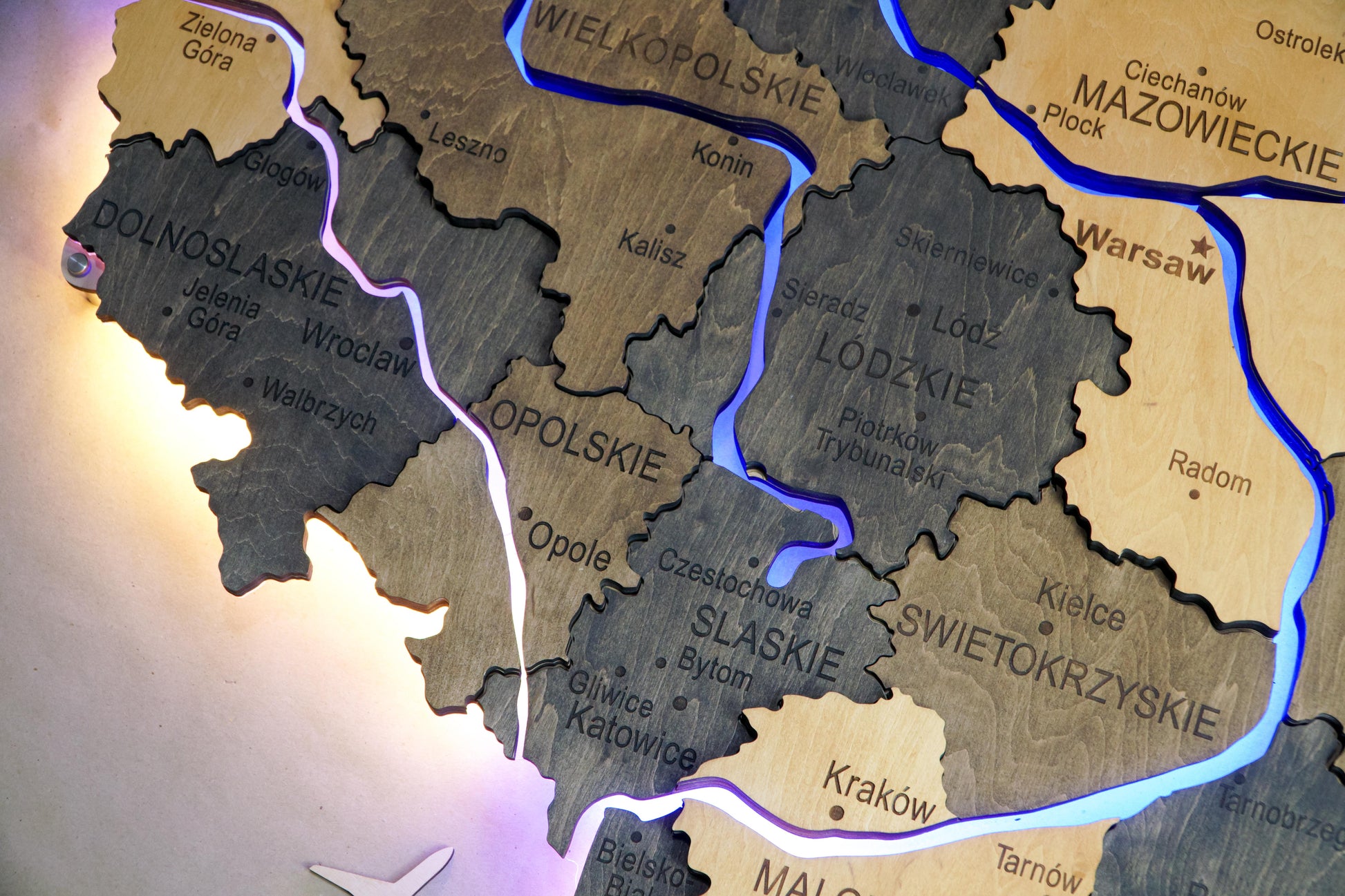 Drewniana wielowarstwowa mapa Polski z podswietlonymi rzekami, kolor Brute