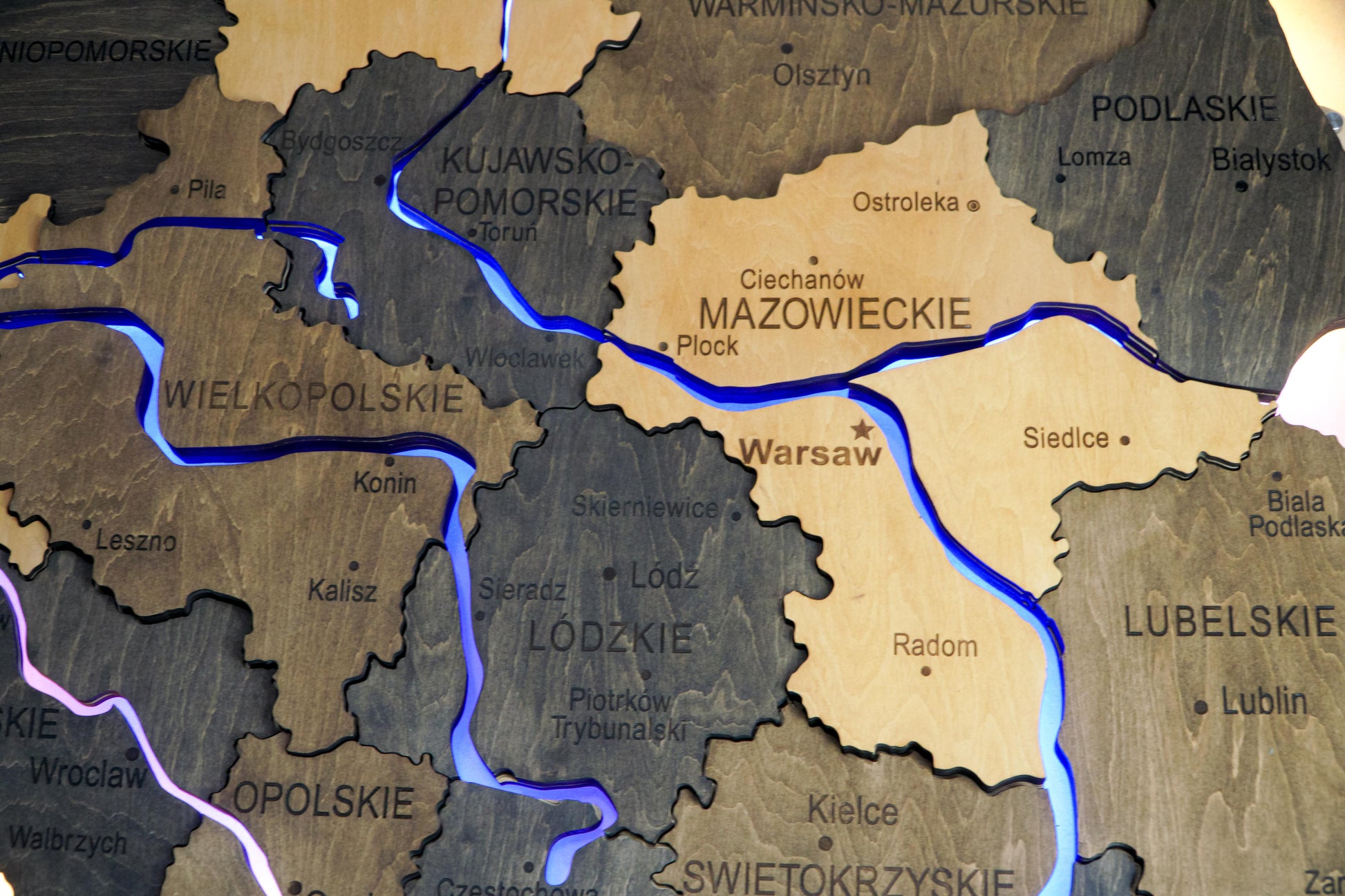 Drewniana wielowarstwowa mapa Polski z podswietlonymi rzekami, kolor Brute
