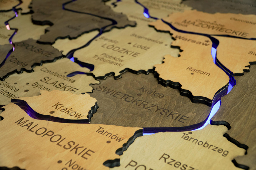 Drewniana wielowarstwowa mapa Polski z podświetlonymi rzekami, kolor Light Tree