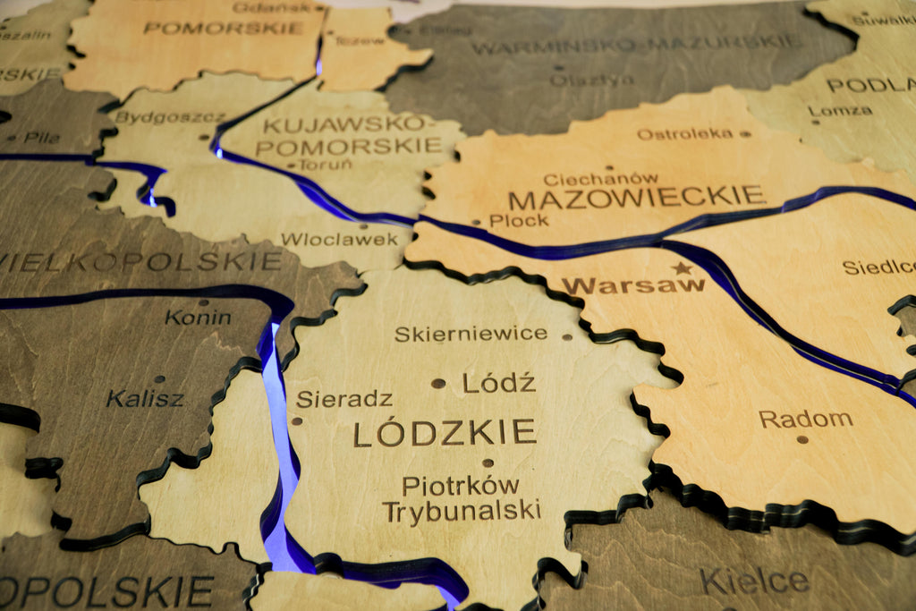 Drewniana wielowarstwowa mapa Polski z podświetlonymi rzekami, kolor Light Tree