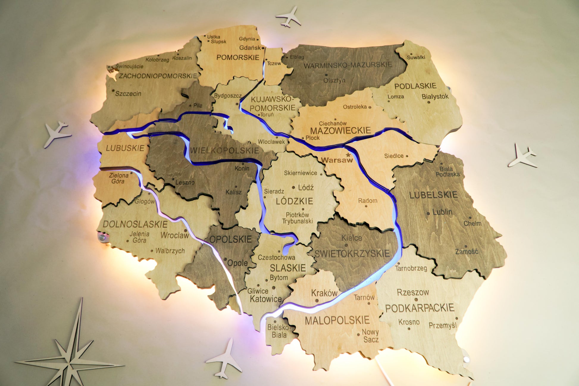 Drewniana wielowarstwowa mapa Polski z podświetlonymi rzekami, kolor Light Tree