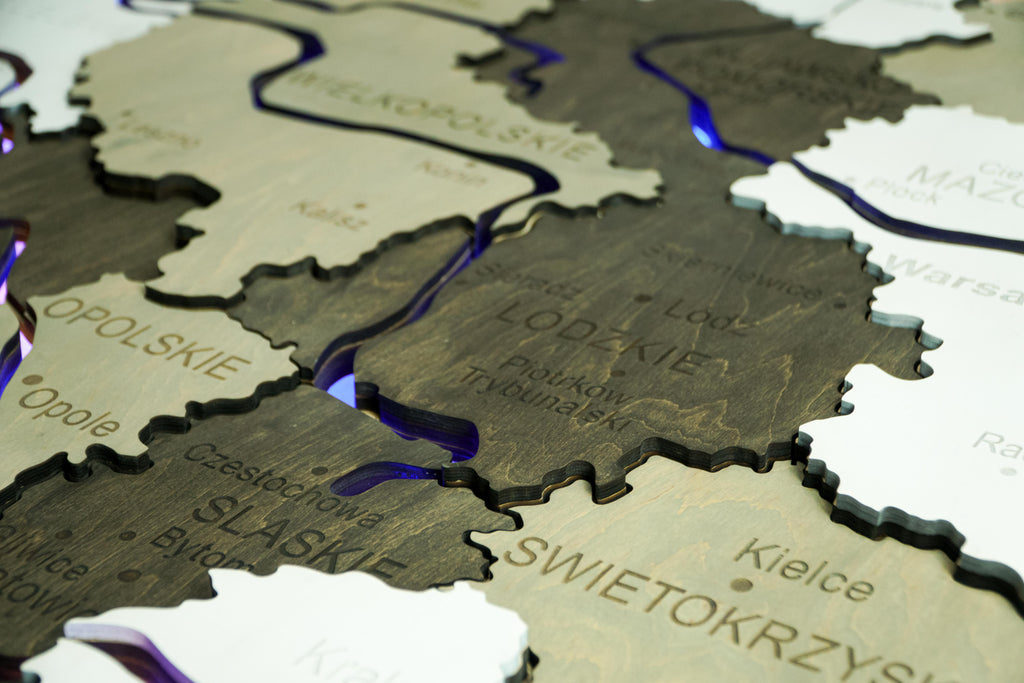 Drewniana wielowarstwowa mapa Polski z podswietlonymi rzekami, kolor Czarno-bialy