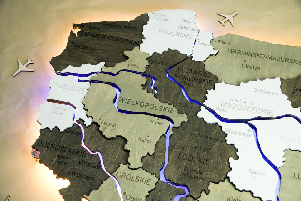 Drewniana wielowarstwowa mapa Polski z podswietlonymi rzekami, kolor Czarno-bialy