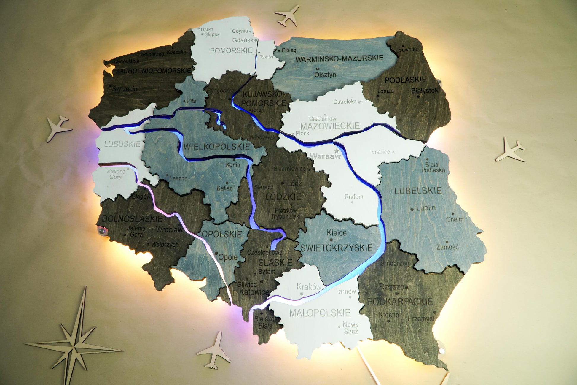 Drewniana wielowarstwowa mapa Polski z podświetlonymi rzekami, kolor Loft