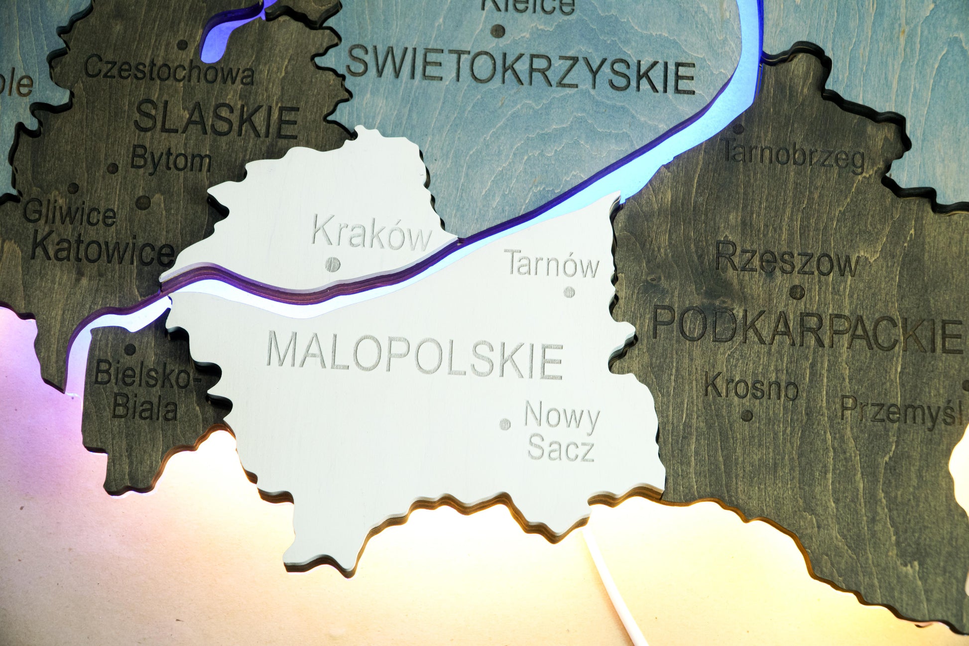 Drewniana wielowarstwowa mapa Polski z podświetlonymi rzekami, kolor Loft