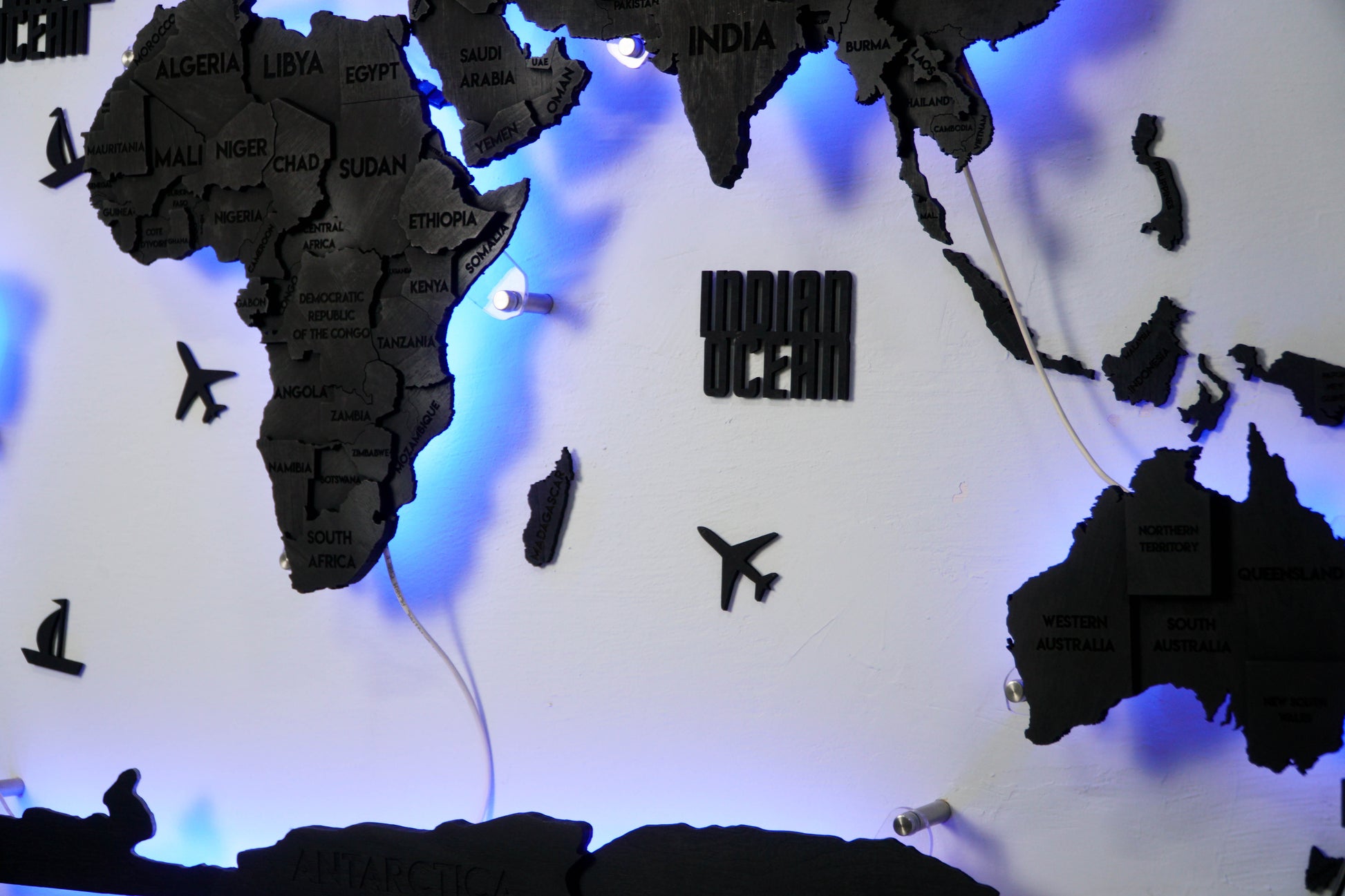 Drewniana wielowarstwowa mapa swiata 3D LED kolor Nero