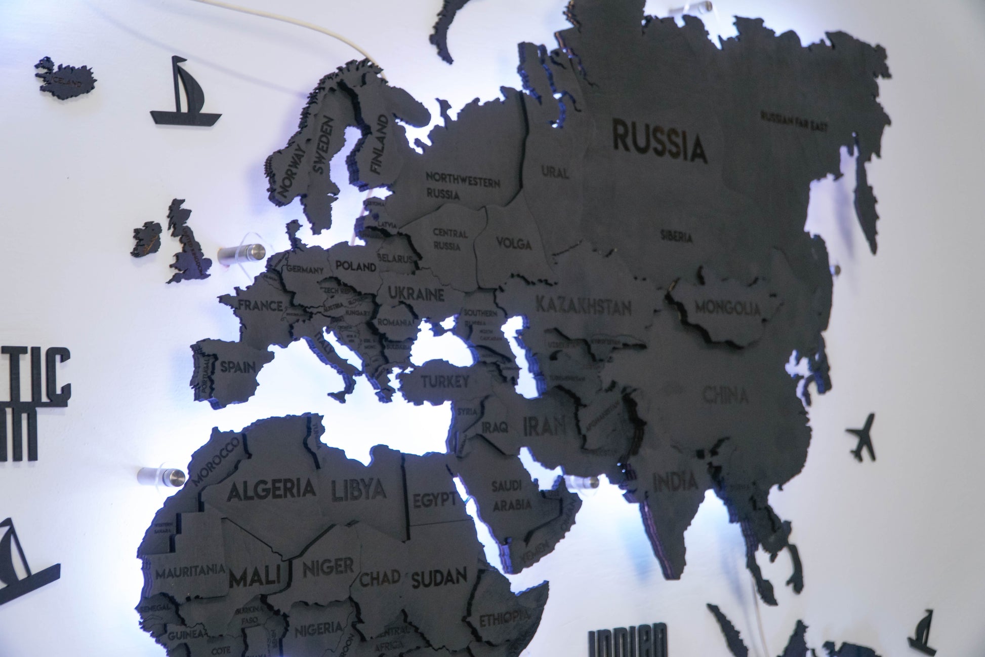 Drewniana wielowarstwowa mapa swiata 3D LED kolor Nero