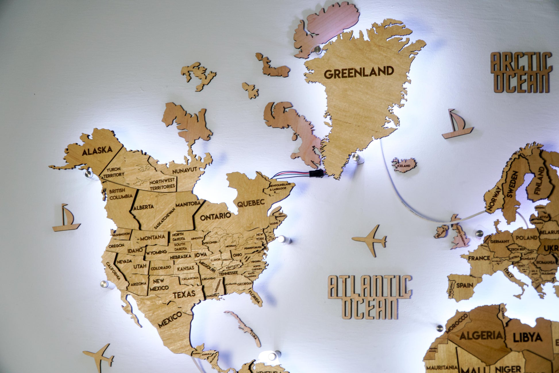 Drewniana wielowarstwowa mapa swiata 3D LED kolor Natural
