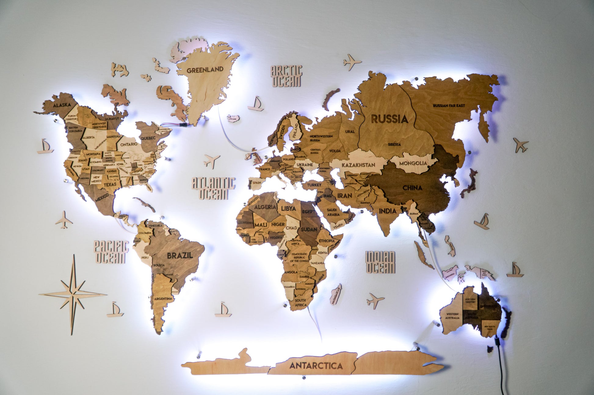 Drewniana wielowarstwowa mapa swiata 3D LED kolor Terra