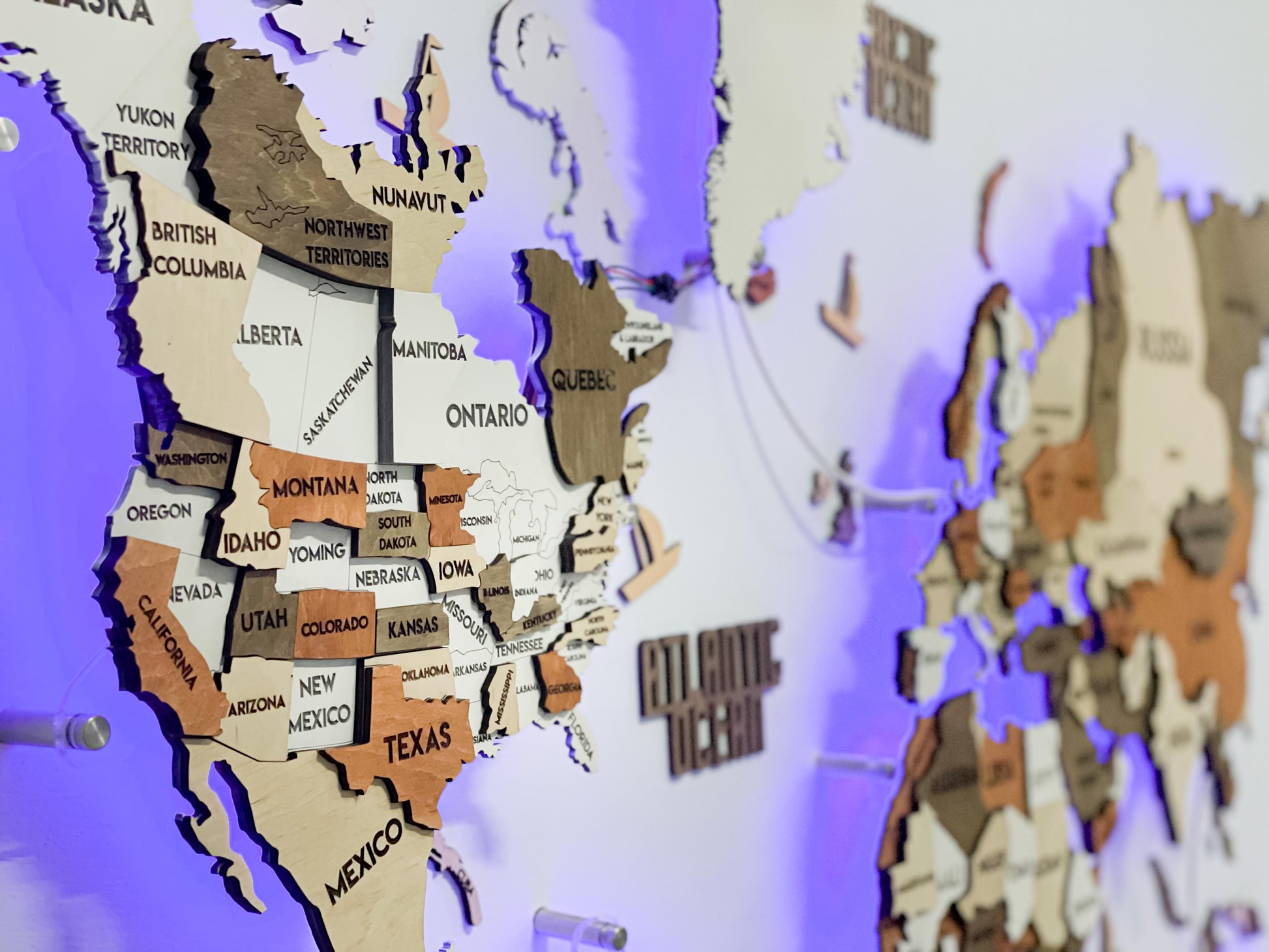 Drewniana wielowarstwowa mapa swiata 3D LED kolor Dublin