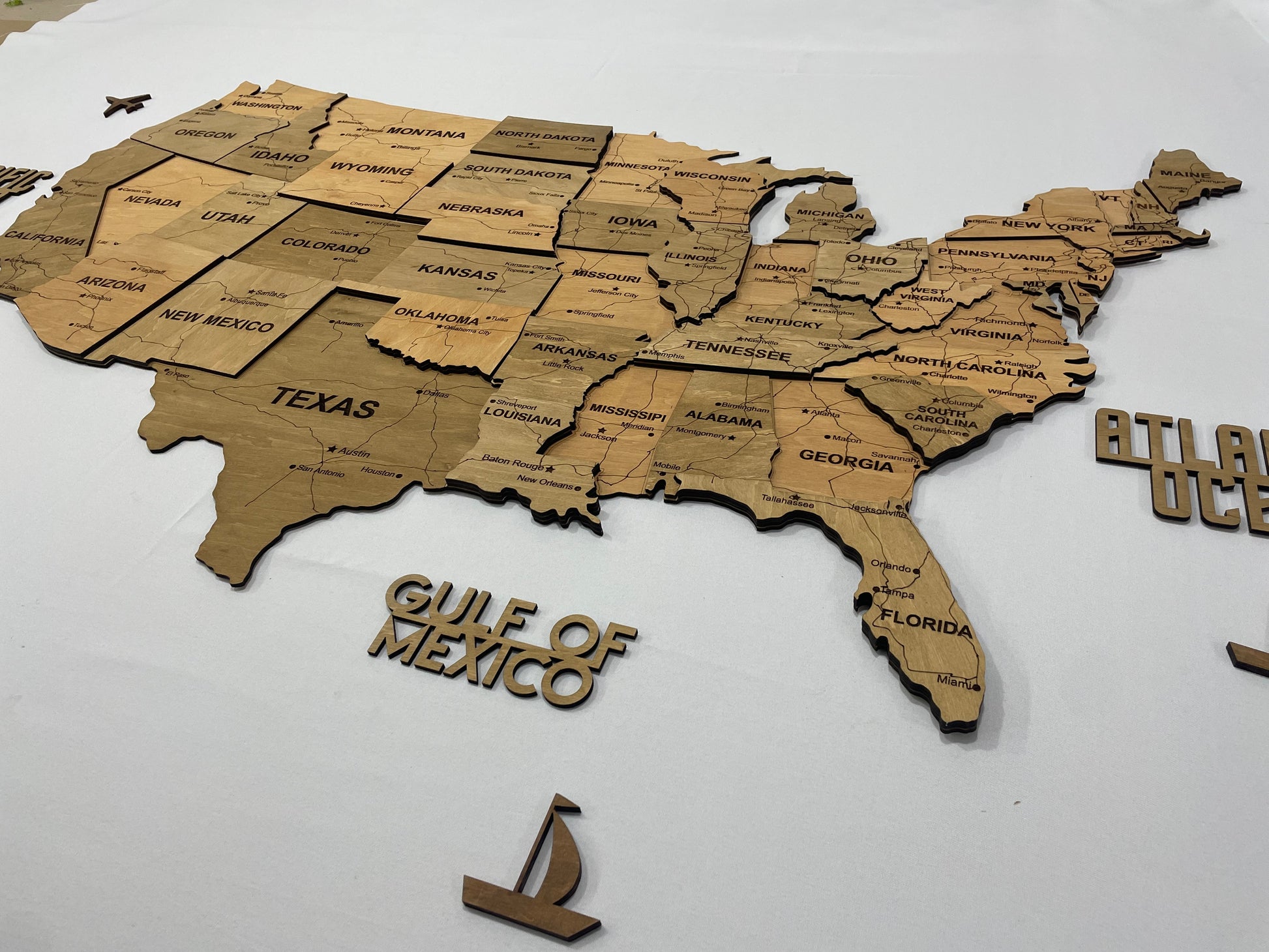 Drewniana mapa USA 3D, kolor Light Tree
