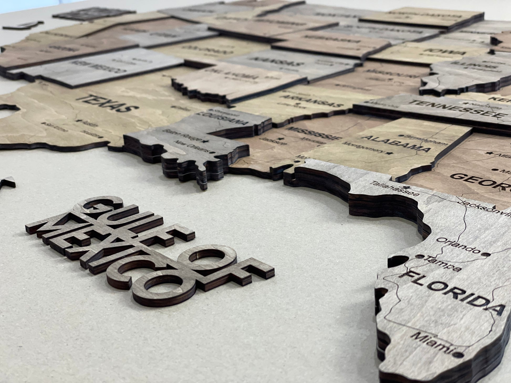 Drewniana mapa USA 3D, kolor Dark Nut
