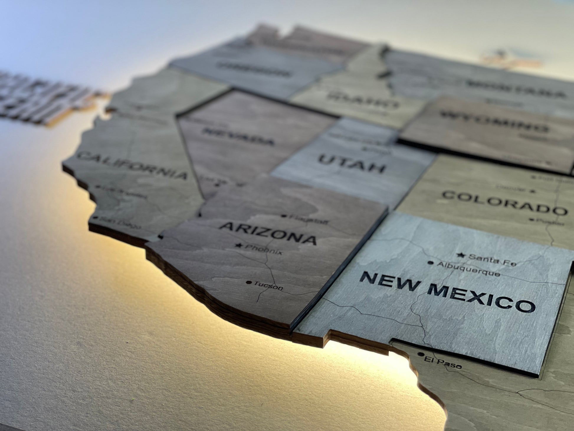 Drewniana mapa USA 3D LED, kolor Dark Nut