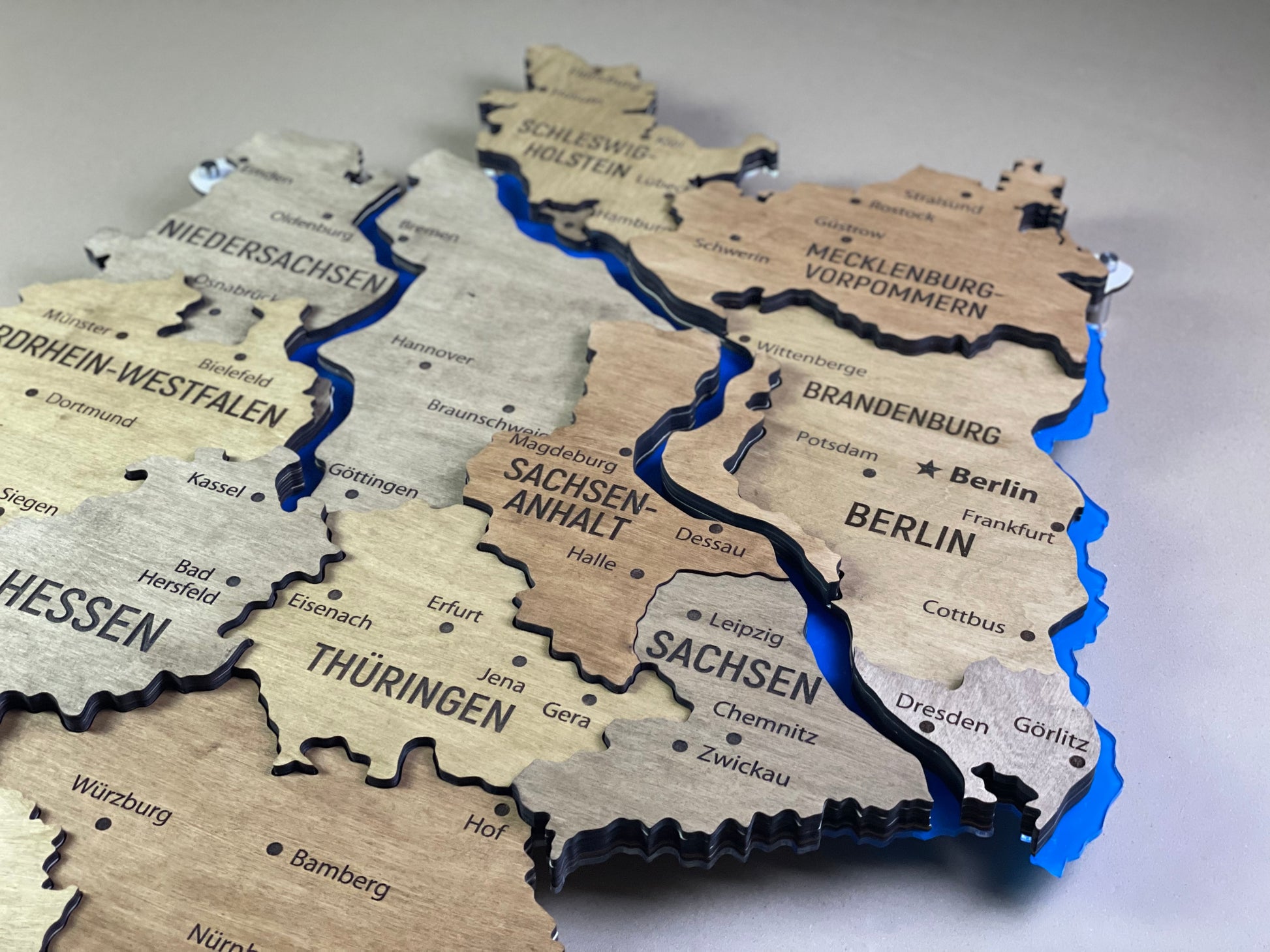 Akrylowa mapa Niemiec z rzekami kolor Dark Nut