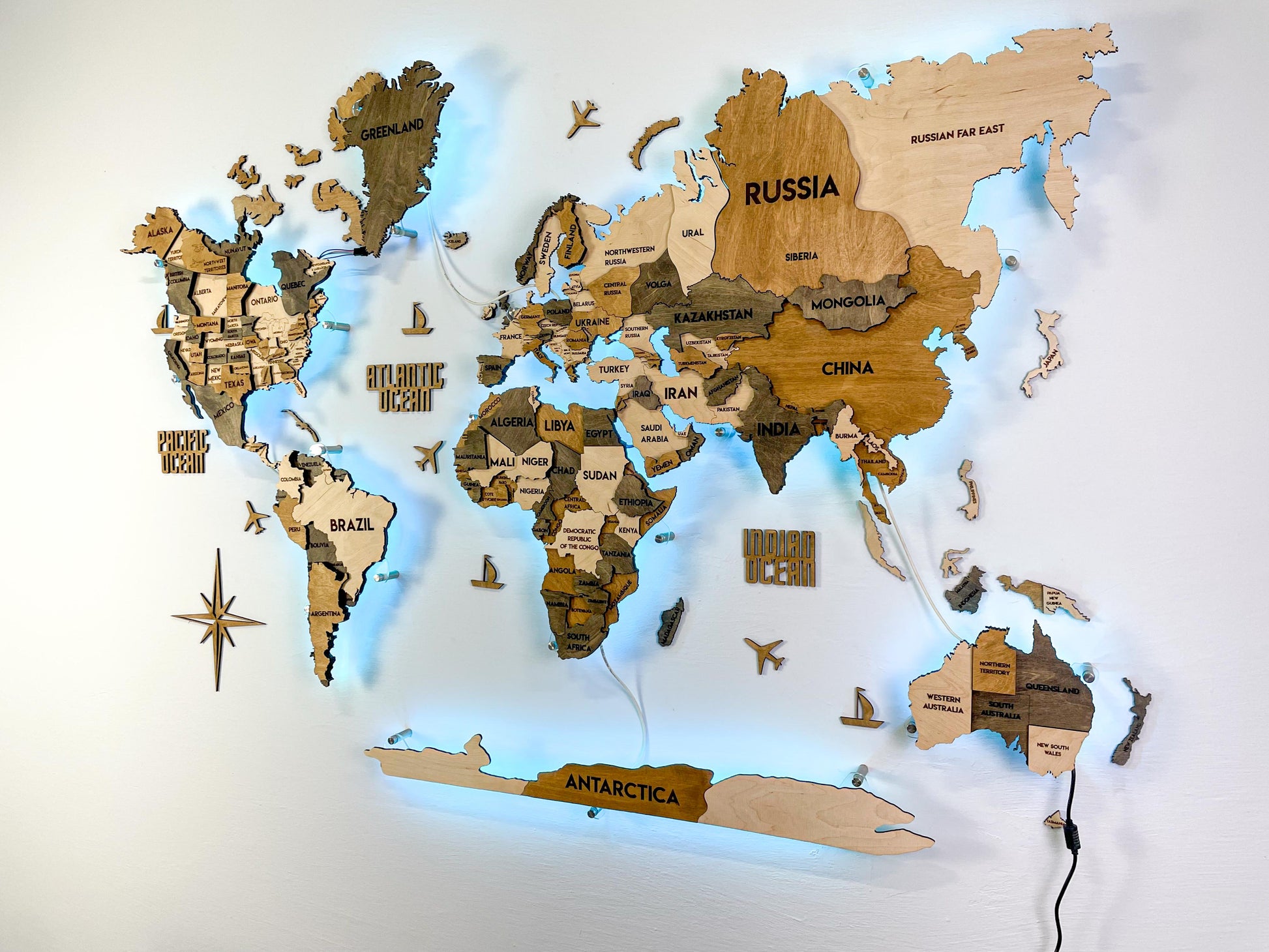 Drewniana wielowarstwowa mapa swiata 3D LED kolor Wonder