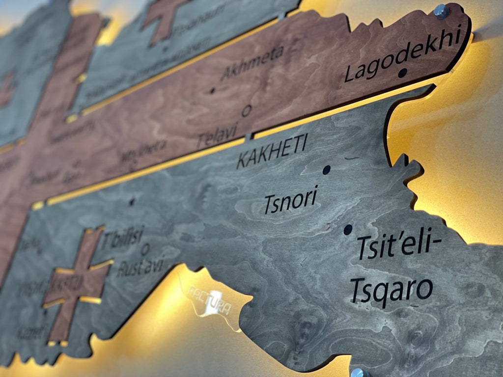 Mapa Gruzji LED na szkle akrylowym z podswietleniem miedzy regionami kolor Flag