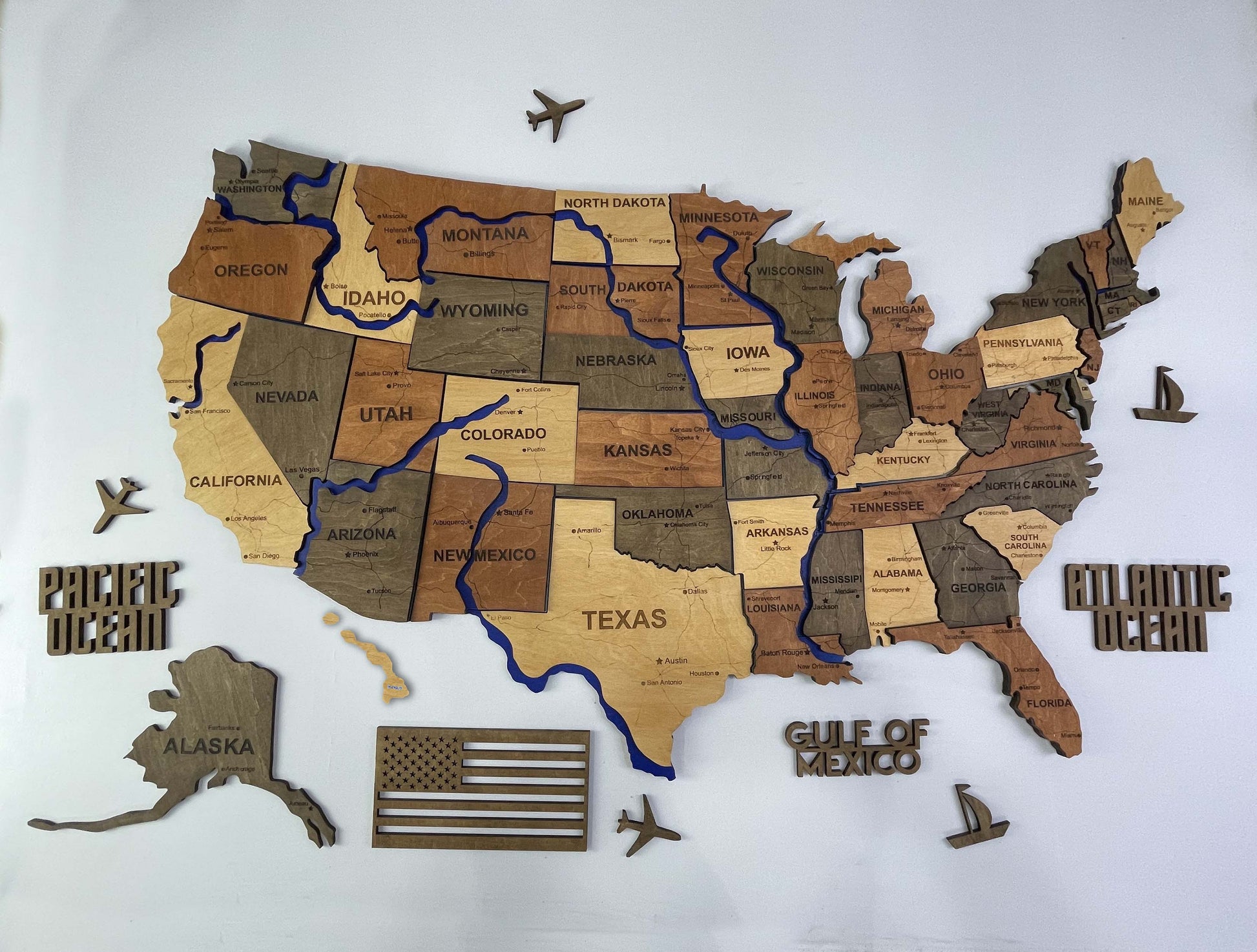 Drewniana mapa USA z rzekami, kolor Warm