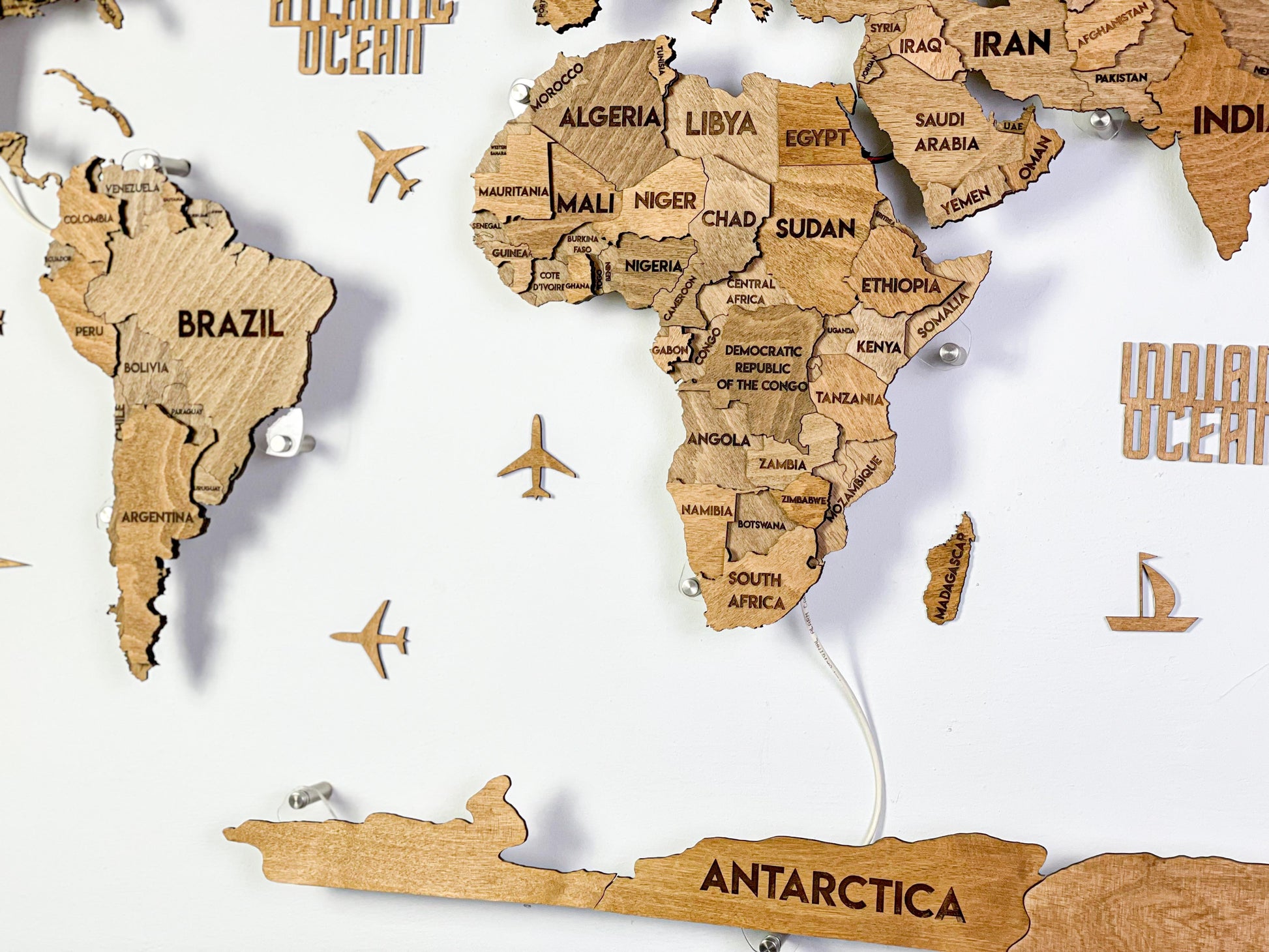 Drewniana wielowarstwowa mapa swiata 3D LED kolor Brown