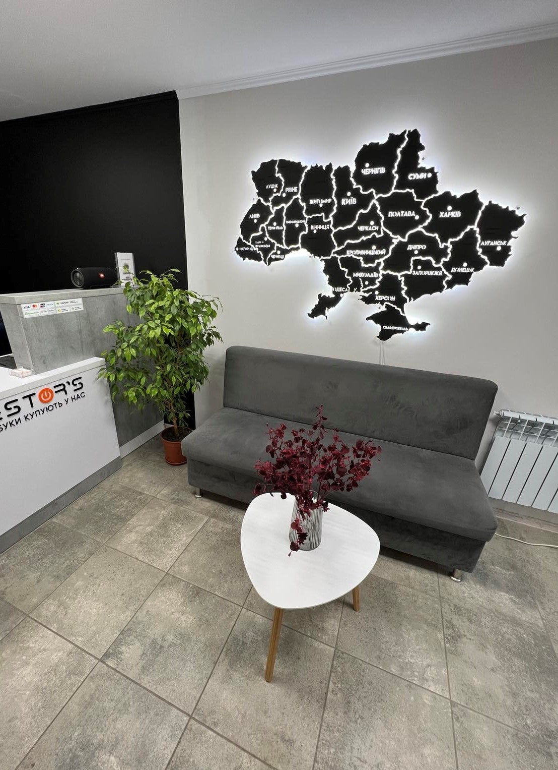 Mapa Ukrainy LED na szkle akrylowym z podświetleniem między regionami kolor Black