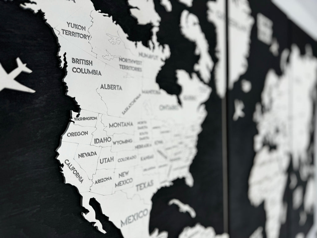 Panel 5 — Drewniana mapa świata na ścianę z oświetleniem LED