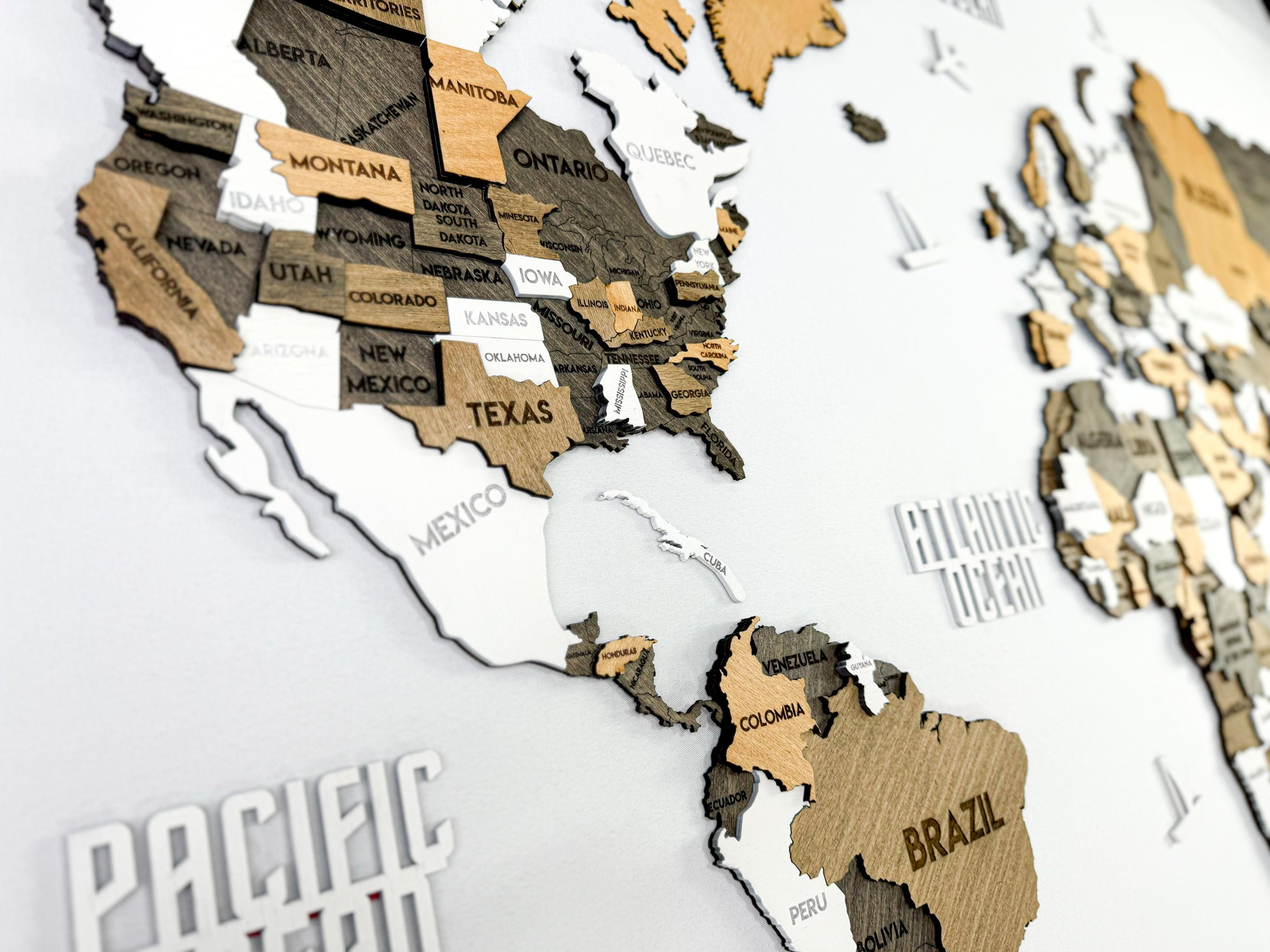 Drewniana wielowarstwowa mapa swiata 3D kolor Capucino