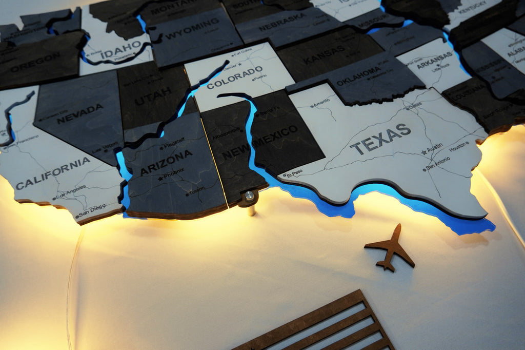 Drewniana mapa USA z LED i rzekami, kolor Loft