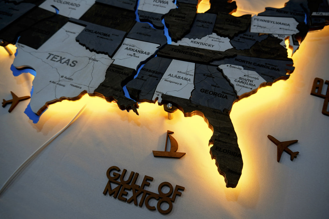 Drewniana mapa USA z LED i rzekami, kolor Loft