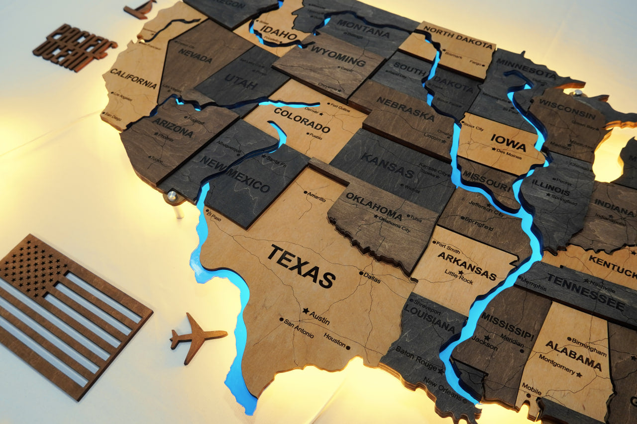 Drewniana mapa USA z LED i rzekami, kolor Brut