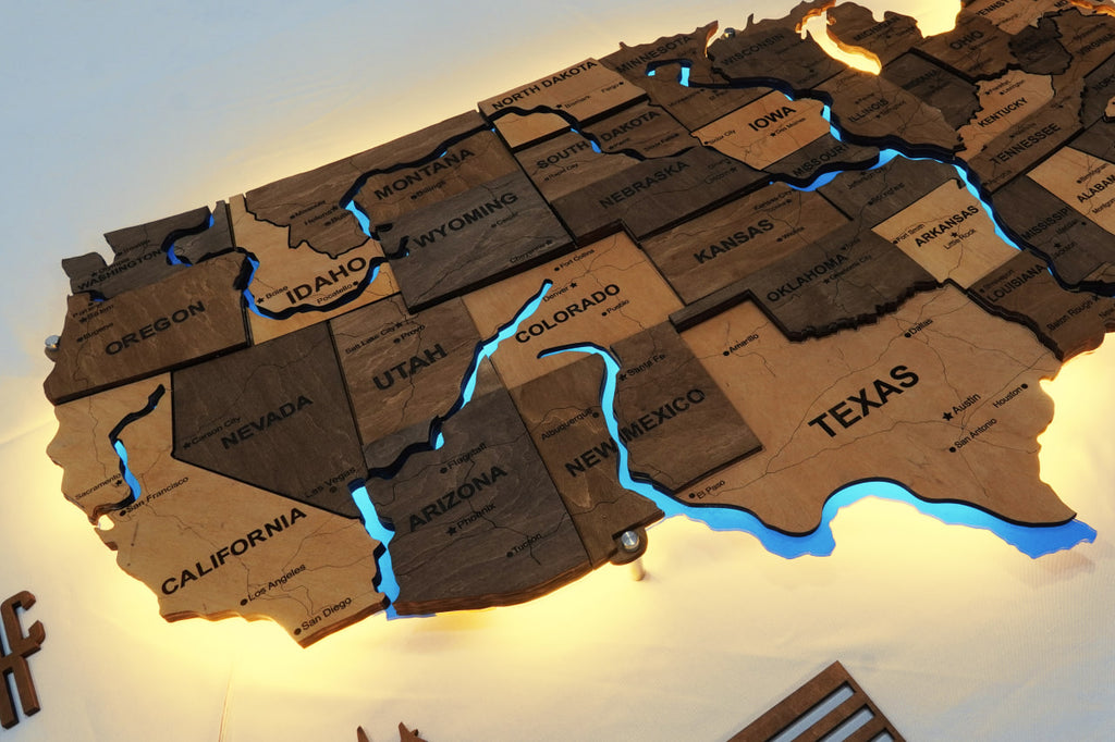 Drewniana mapa USA z LED i rzekami, kolor Elis