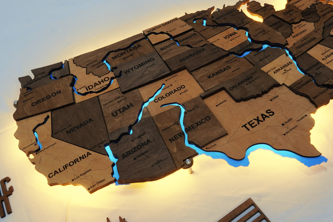 Drewniana mapa USA z LED i rzekami, kolor Elis