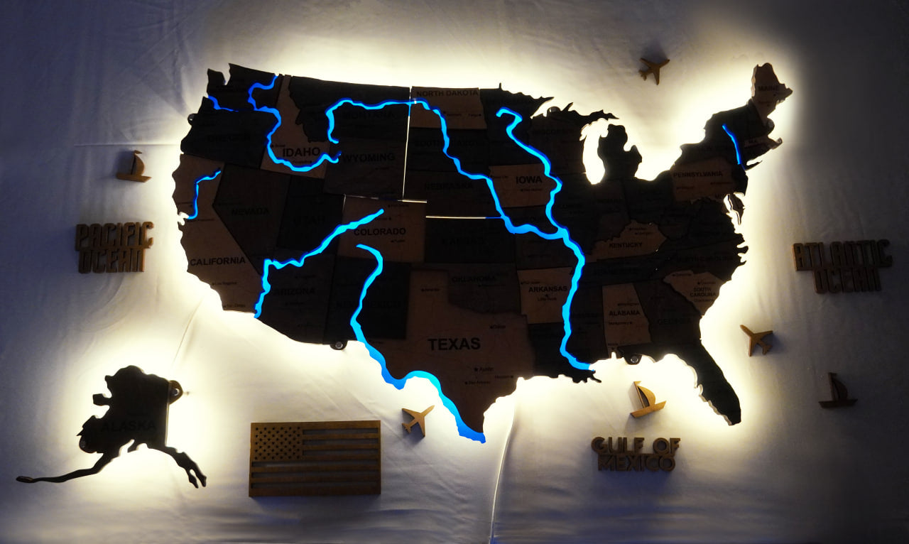 Drewniana mapa USA z LED i rzekami, kolor Brut