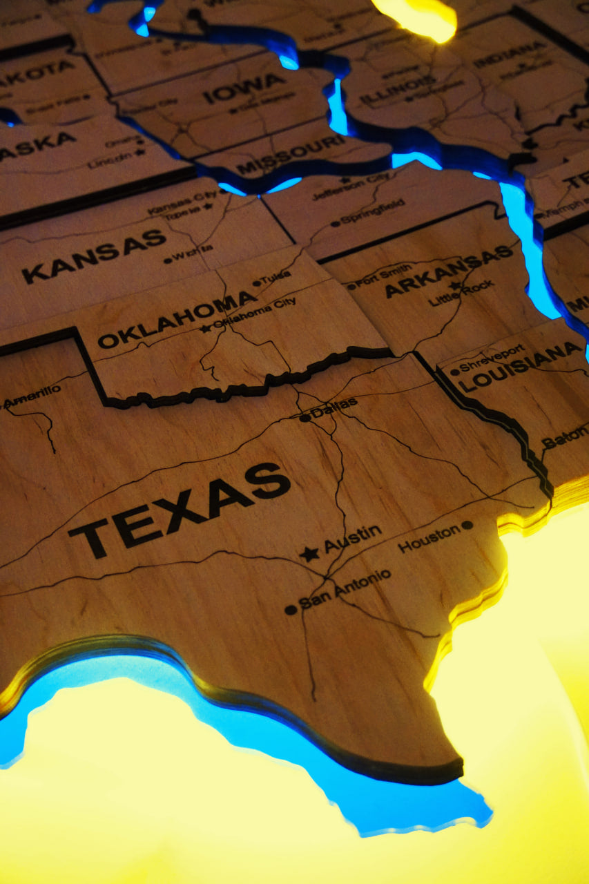 Drewniana mapa USA z LED i rzekami, kolor Natural