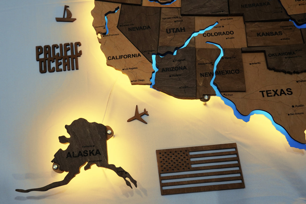 Drewniana mapa USA z LED i rzekami, kolor Elis
