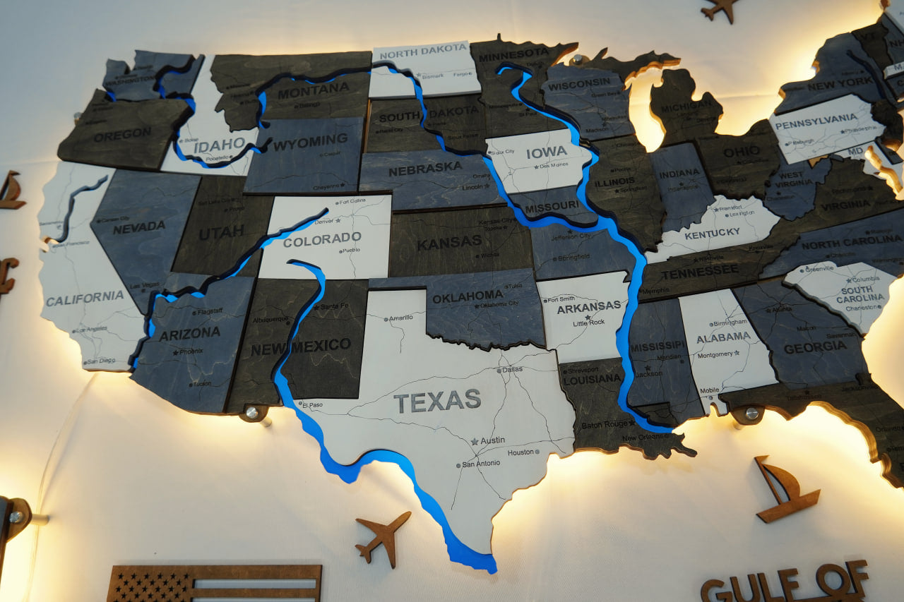 Drewniana mapa USA z LED i rzekami, kolor Loft